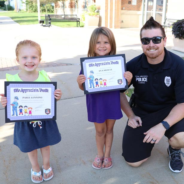 Nevada police officer with 2 children